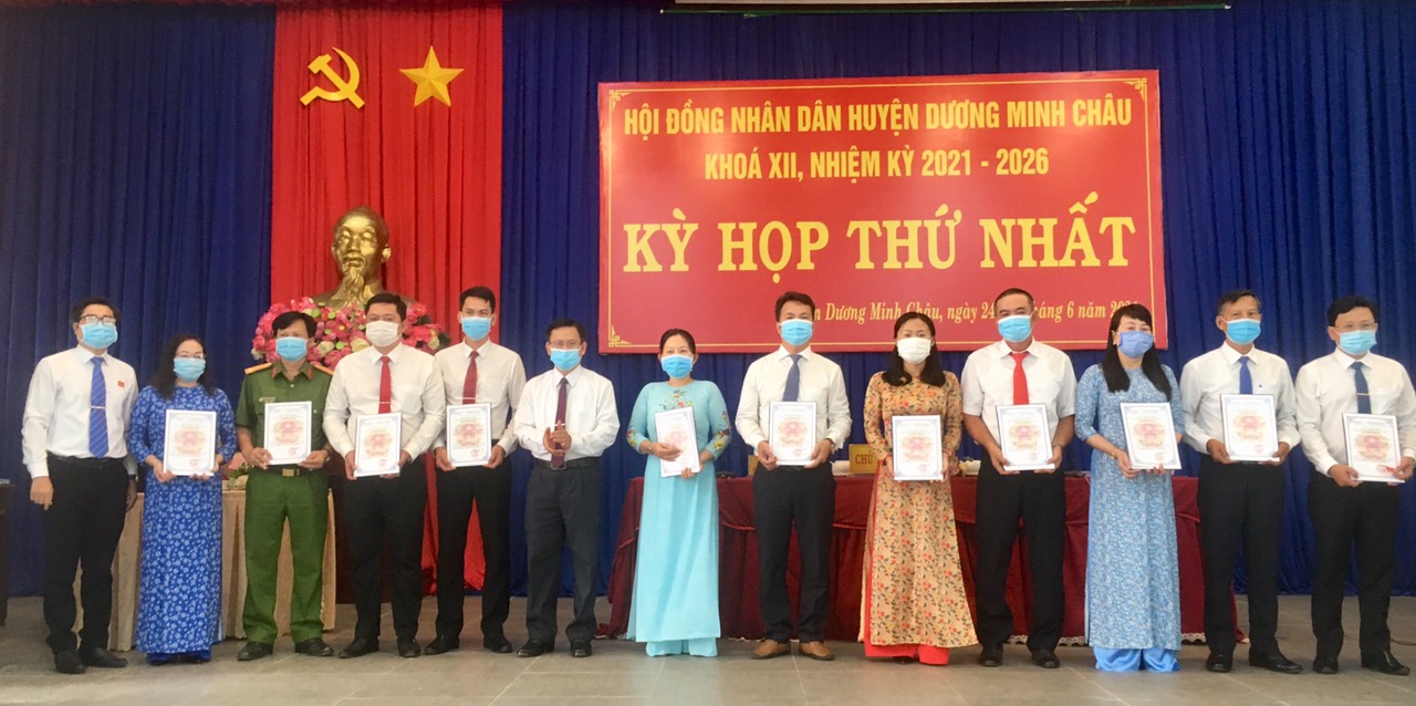 Hội đồng nhân dân huyện Dương Minh Châu khai mạc kỳ họp thứ nhất