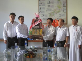 Phó Chủ tịch UBND tỉnh Tây Ninh thăm chúc mừng các giáo sứ ở Dương Minh Châu