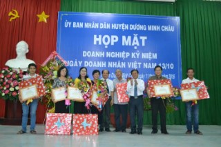 Huyện Dương Minh Châu: Họp mặt doanh nghiệp và kỷ niệm Ngày Doanh nhân Việt Nam