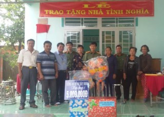 Công an tỉnh Tây Ninh tổ chức lễ trao nhà tình nghĩa