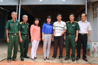 Lãnh đạo huyện Dương Minh Châu thăm gia đình chính sách tiêu biểu