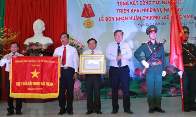 Huyện Dương Minh Châu: Đón nhận Huân chương Lao động hạng III và cờ của Thủ tướng Chính phủ