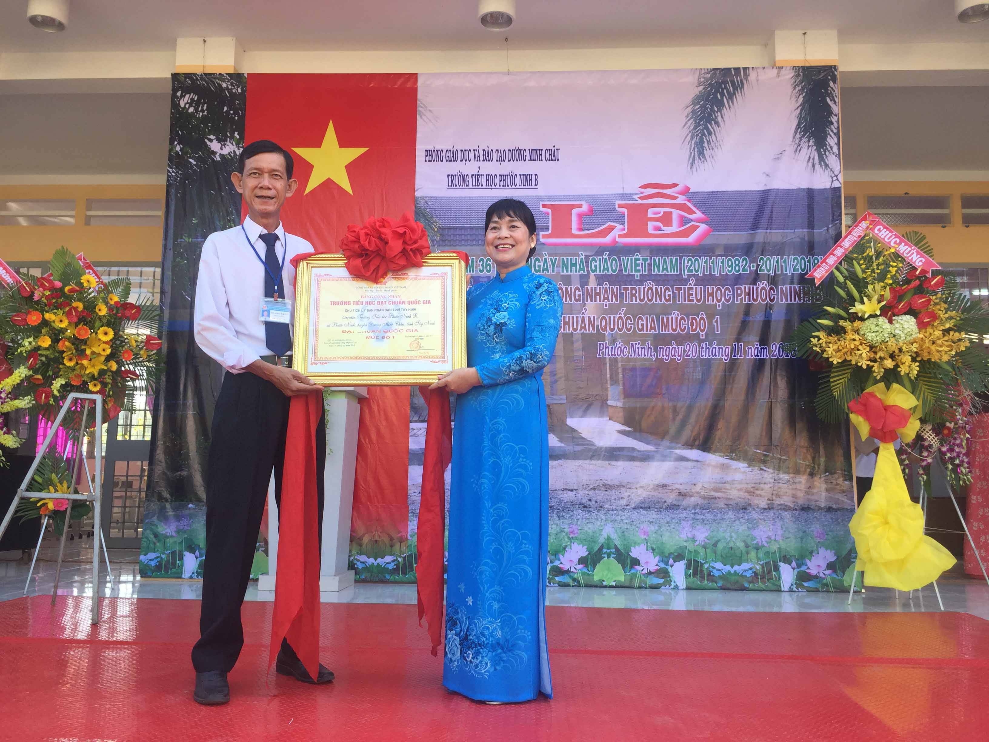 Trường Tiểu học Phước Ninh B, huyện Dương Minh Châu đón nhận Bằng công nhận Trường đạt chuẩn quốc gia mức độ 1