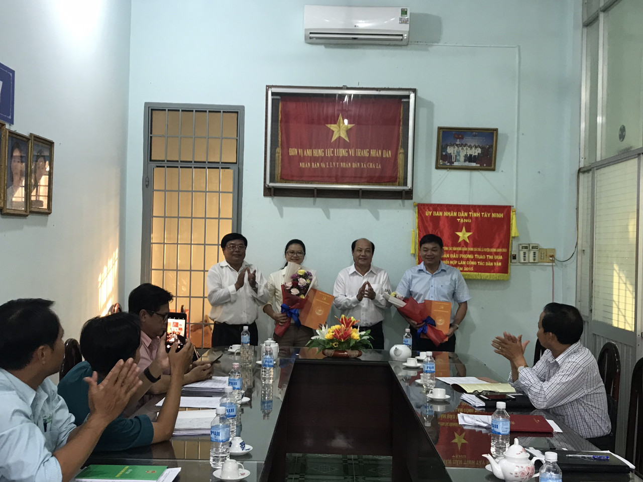 Ban Thường vụ Huyện ủy Dương Minh Châu: Công bố các quyết định điều động, luân chuyển cán bộ