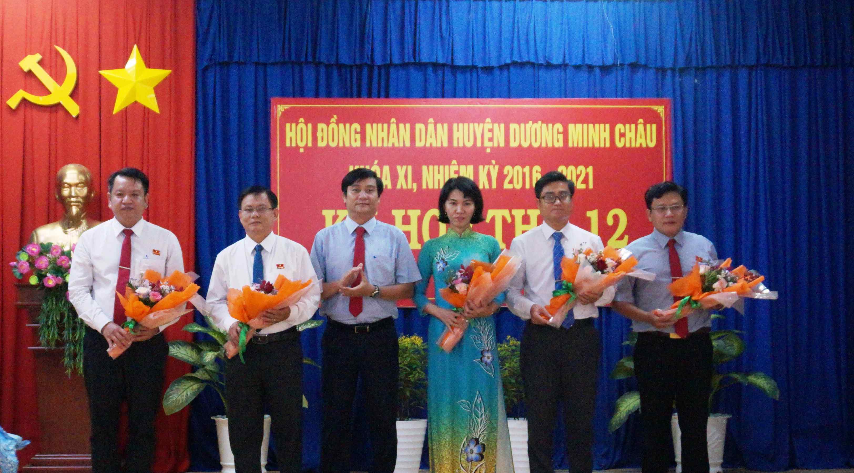 Hội đồng nhân dân huyện Dương Minh Châu  bầu bổ sung nhiều chức vụ quan trọng