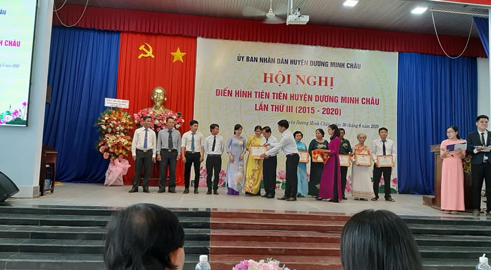 Bài dự thi “Giới thiệu gương học tập và làm theo tư tưởng, đạo đức, phong cách Hồ Chí Minh”: CHUYÊN VIÊN THI ĐUA TÂM HUYẾT
