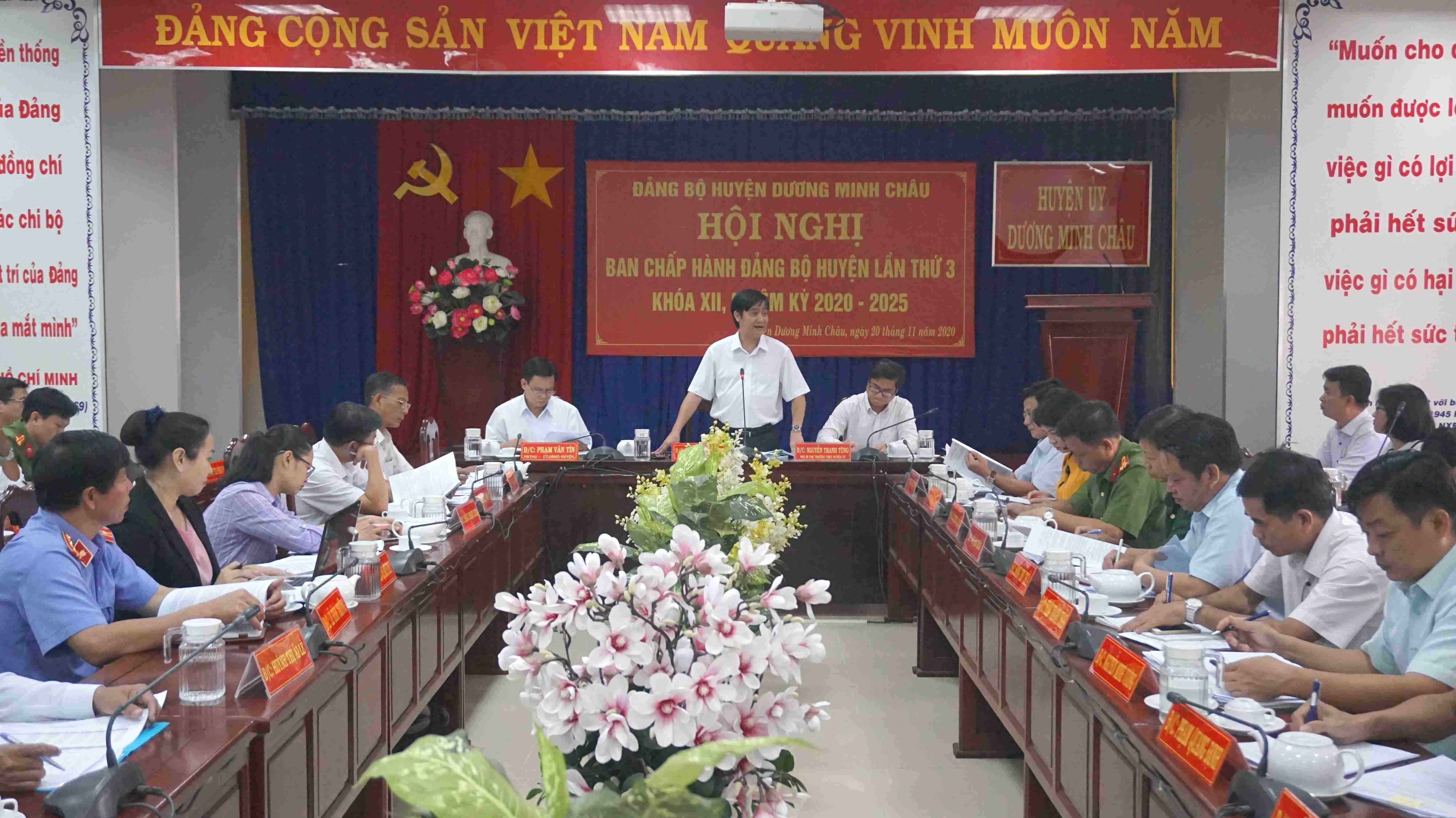Huyện ủy Dương Minh Châu:  Tổ chức hội nghị Ban Chấp hành Đảng bộ huyện lần thứ 3