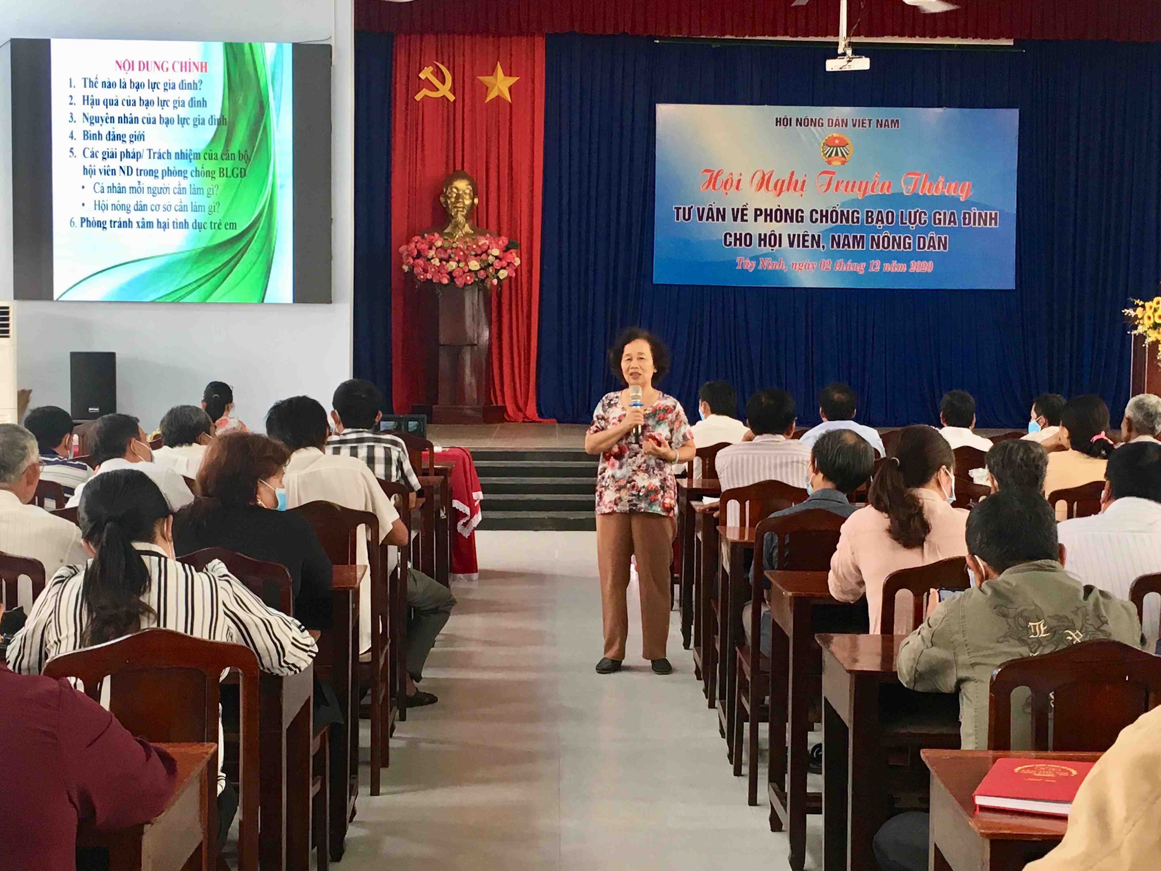 Truyền thông tư vấn phòng chống bạo lực gia đình cho hội viên nông dân huyện Dương Minh Châu
