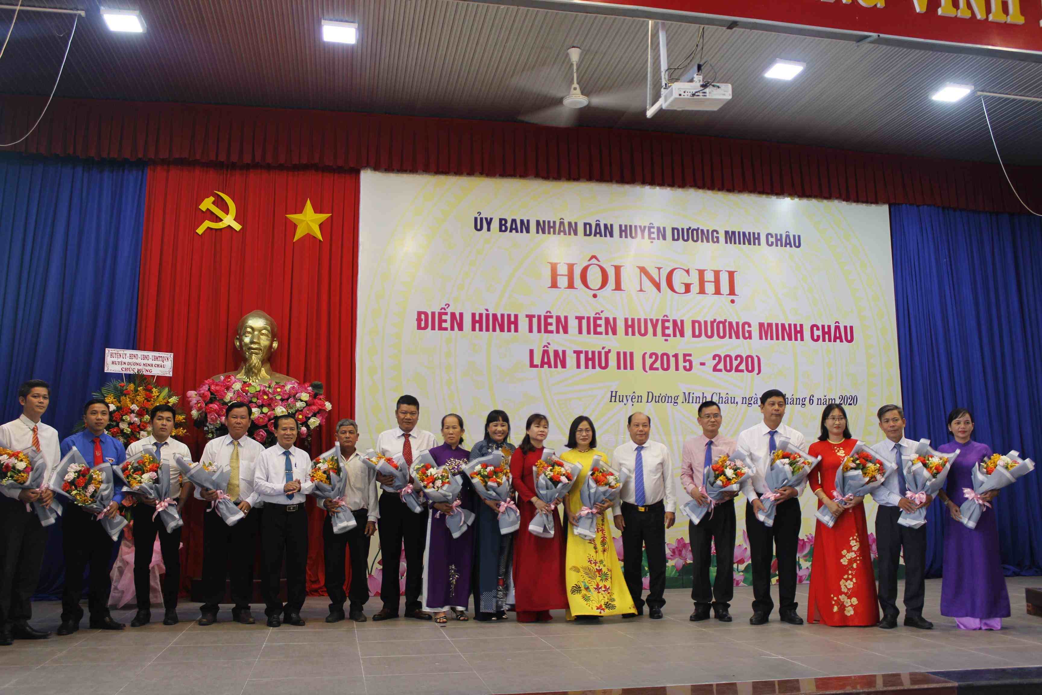 Huyện Dương Minh Châu tổ chức thành công Hội nghị Điển hình tiên tiến lần thứ III, giai đoạn 2015-2020