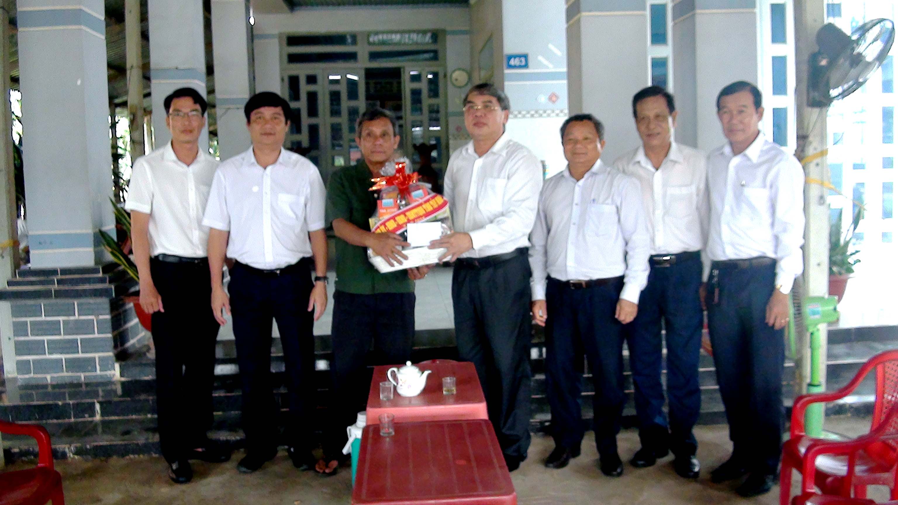 Phó Chủ tịch HĐND tỉnh thăm, tặng quà gia đình chính sách ở Dương Minh Châu