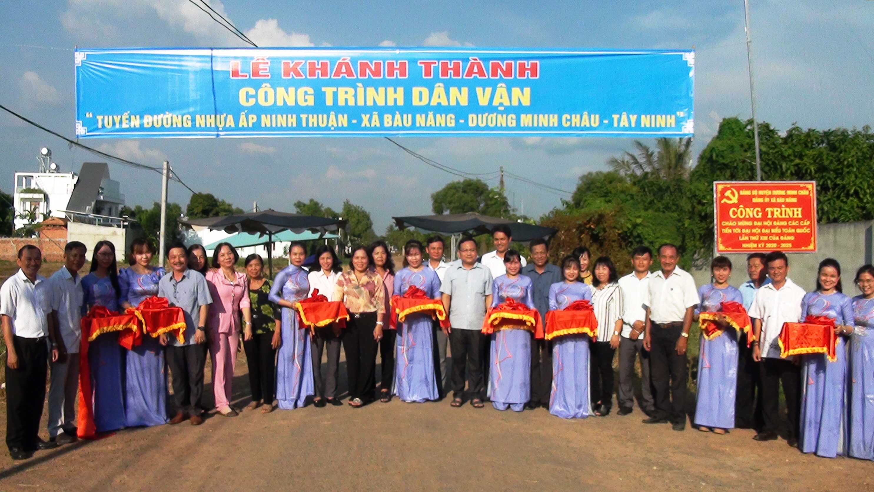 Xã Bàu Năng huyện Dương Minh Châu khánh thành tuyến đường nhựa dân sinh