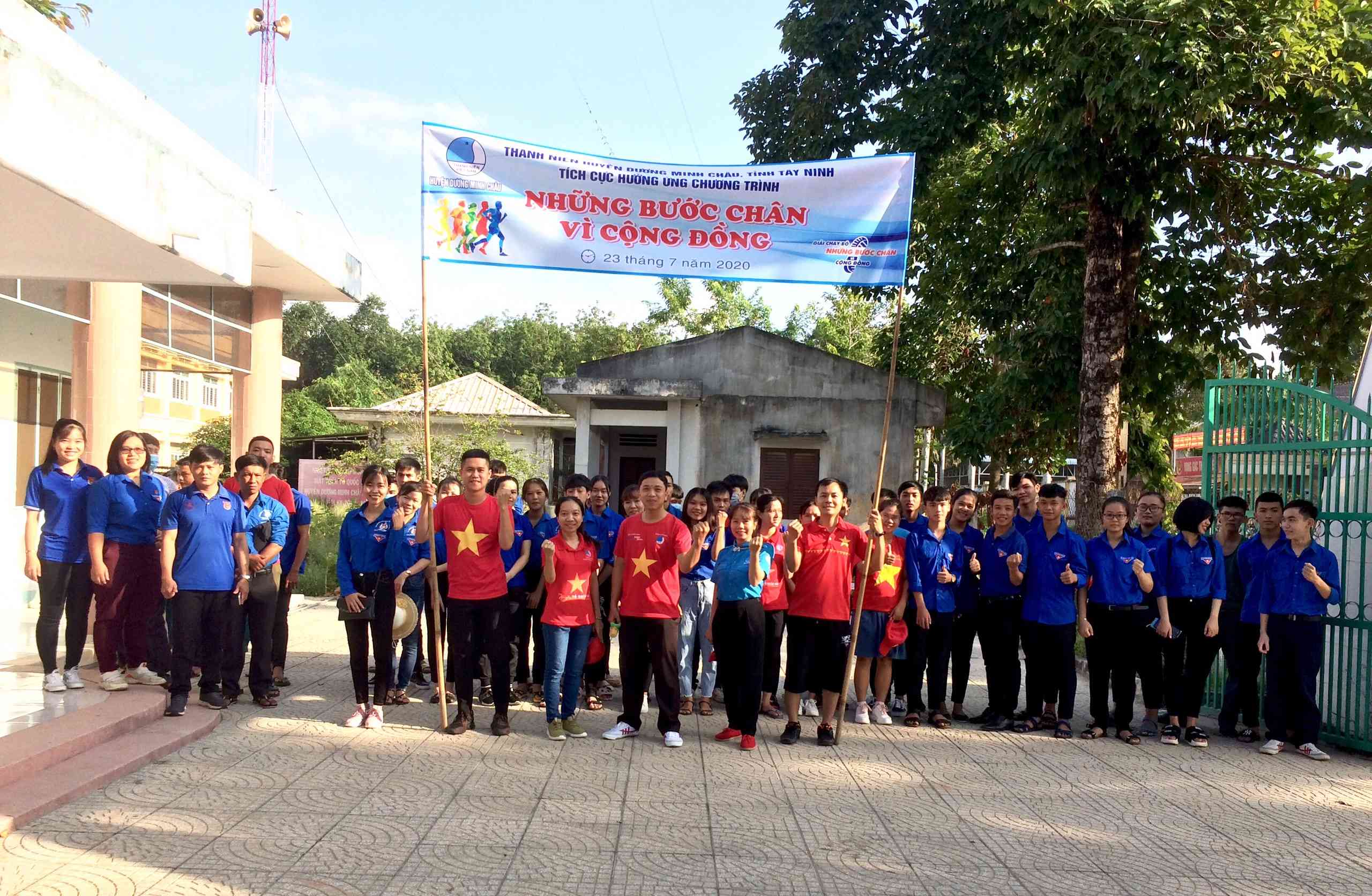 Thanh niên Huyện Dương Minh Châu hưởng ứng chương trình “Những bước chân vì cộng đồng”