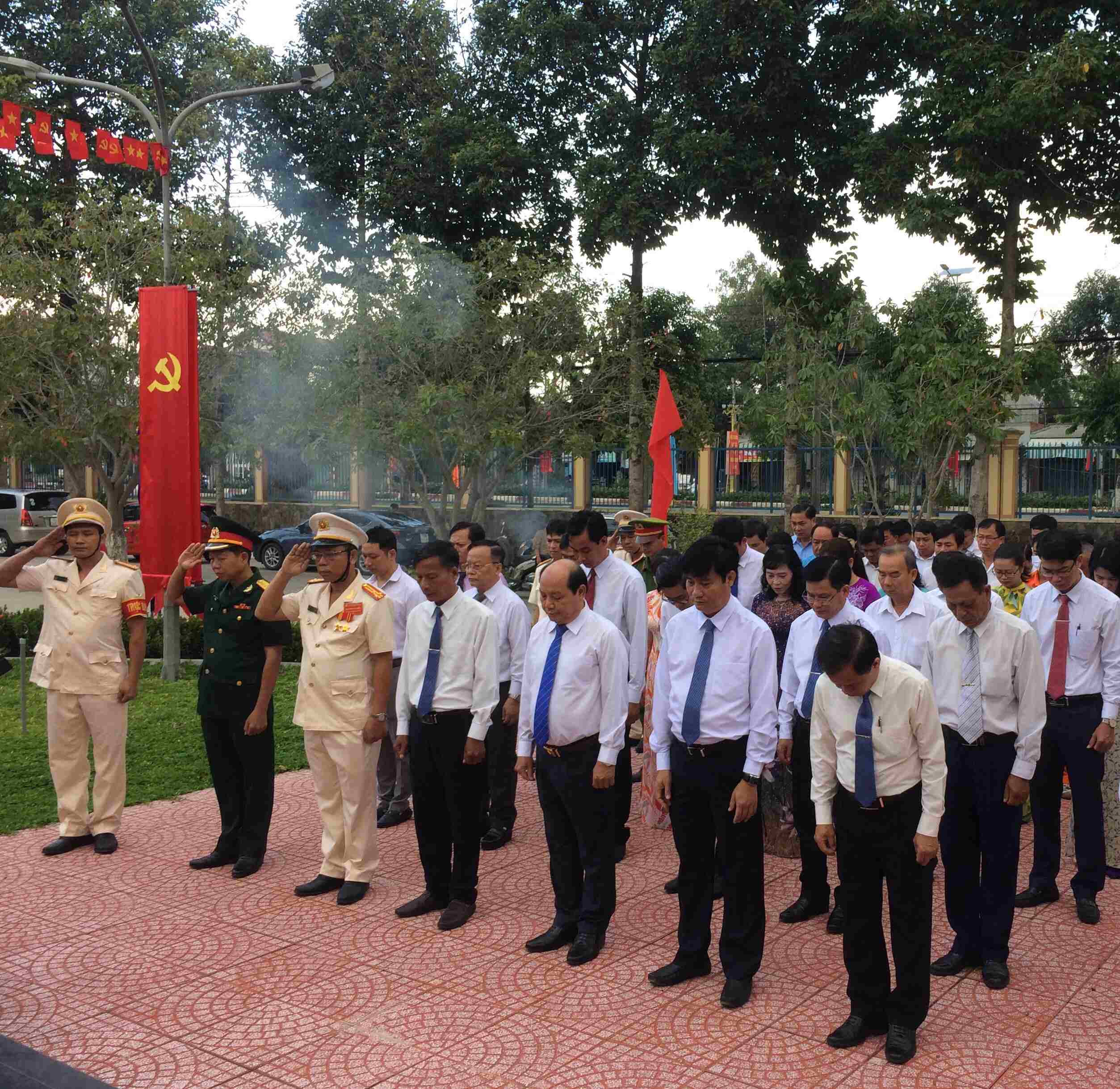 Huyện Dương Minh Châu tổ chức viếng Nghĩa trang Liệt sĩ
