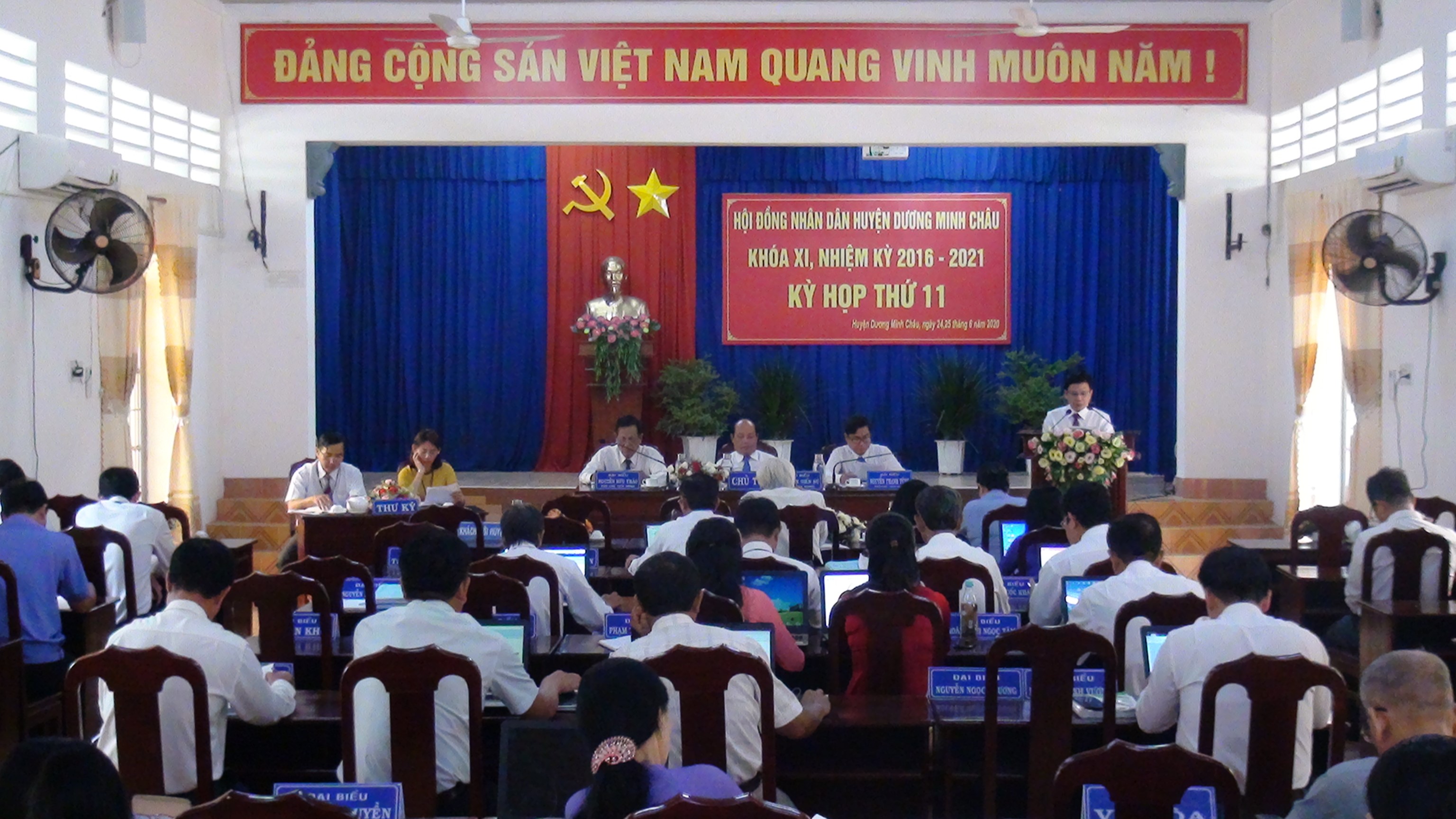 HĐND huyện Dương Minh Châu tổ chức kỳ họp thứ 11 khóa XI, nhiệm kỳ 2016-2021