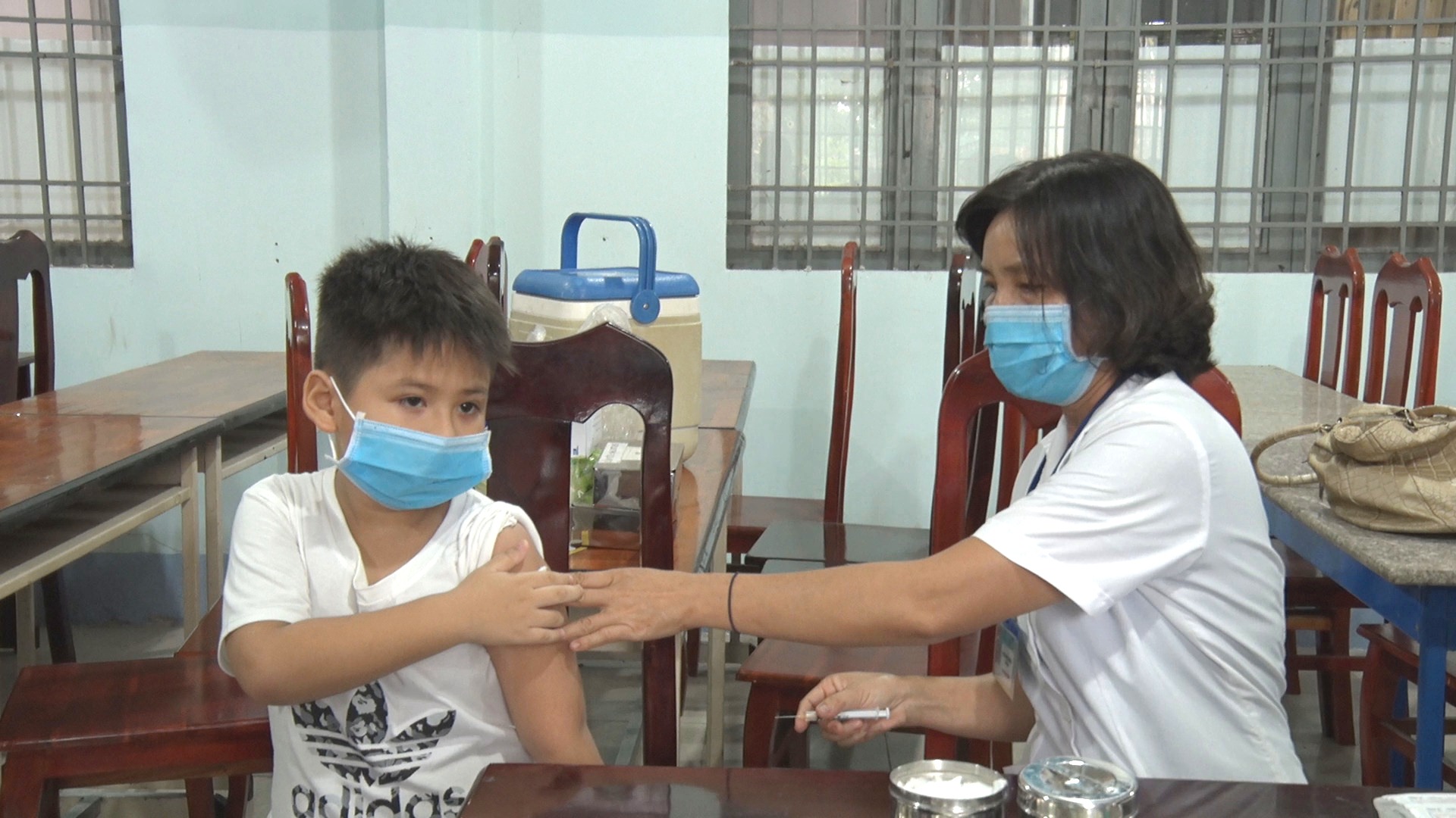 Thị trấn Dương Minh Châu: Tiêm vắc xin uốn ván - bạch hầu giảm liều cho trẻ 7 tuổi