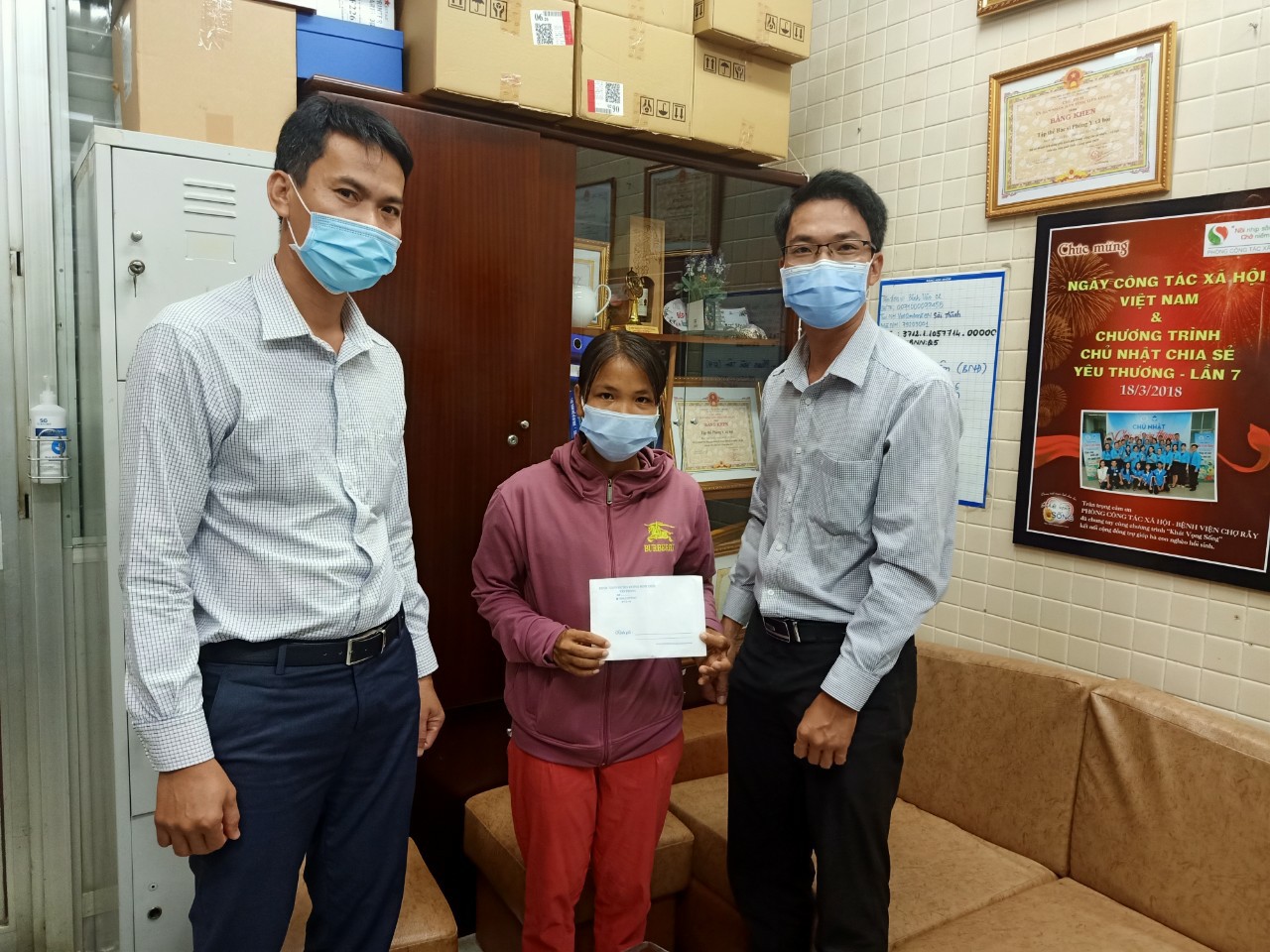 Huyện Dương Minh Châu: thăm hỏi và hỗ trợ nạn nhân bị rắn cắn 