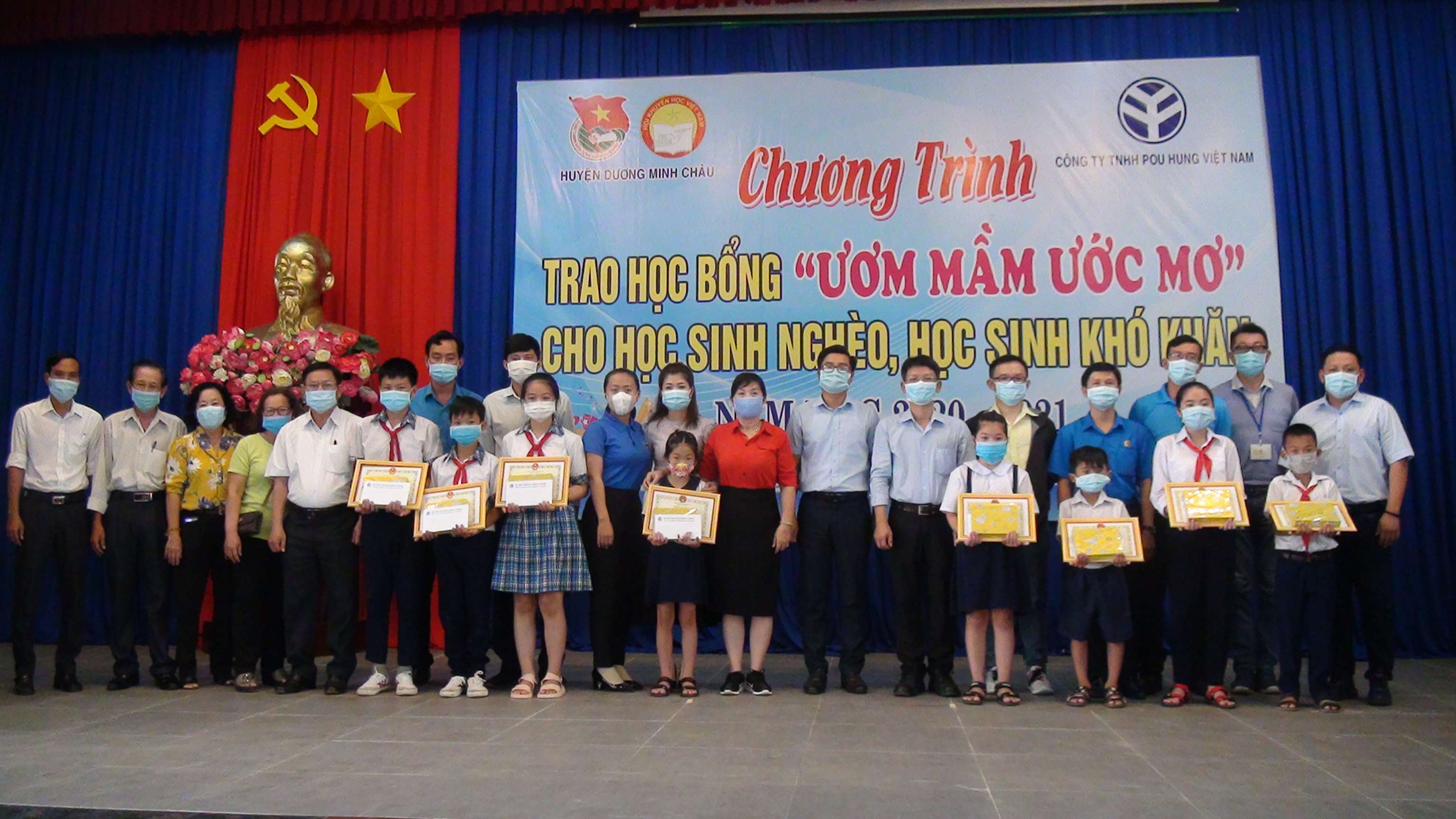 Huyện Dương Minh Châu trao 100 suất học bổng “Ươm mầm ước mơ”