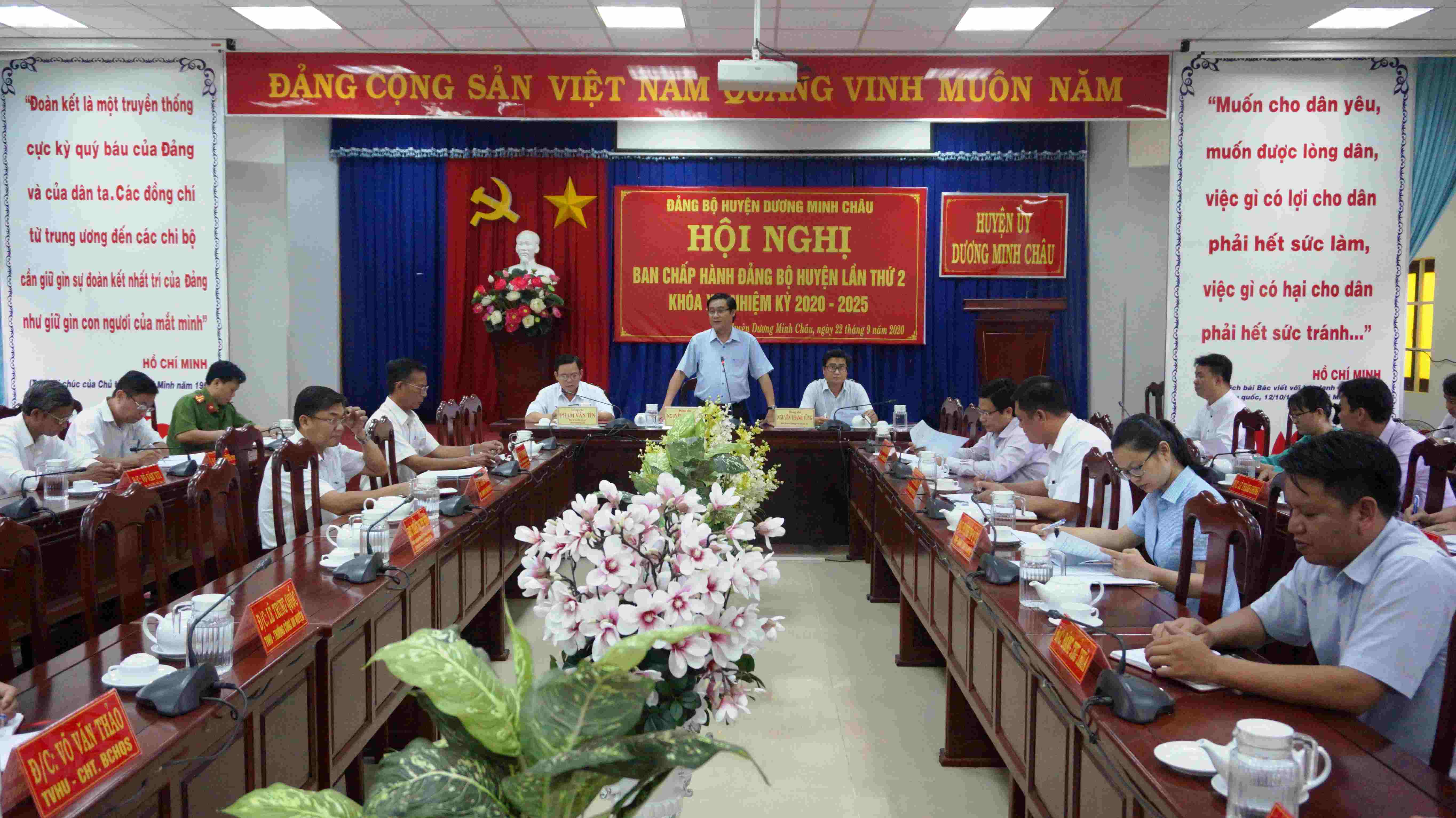 Huyện ủy Dương Minh Châu: Tổ chức hội nghị Ban Chấp hành Đảng bộ huyện lần thứ 2