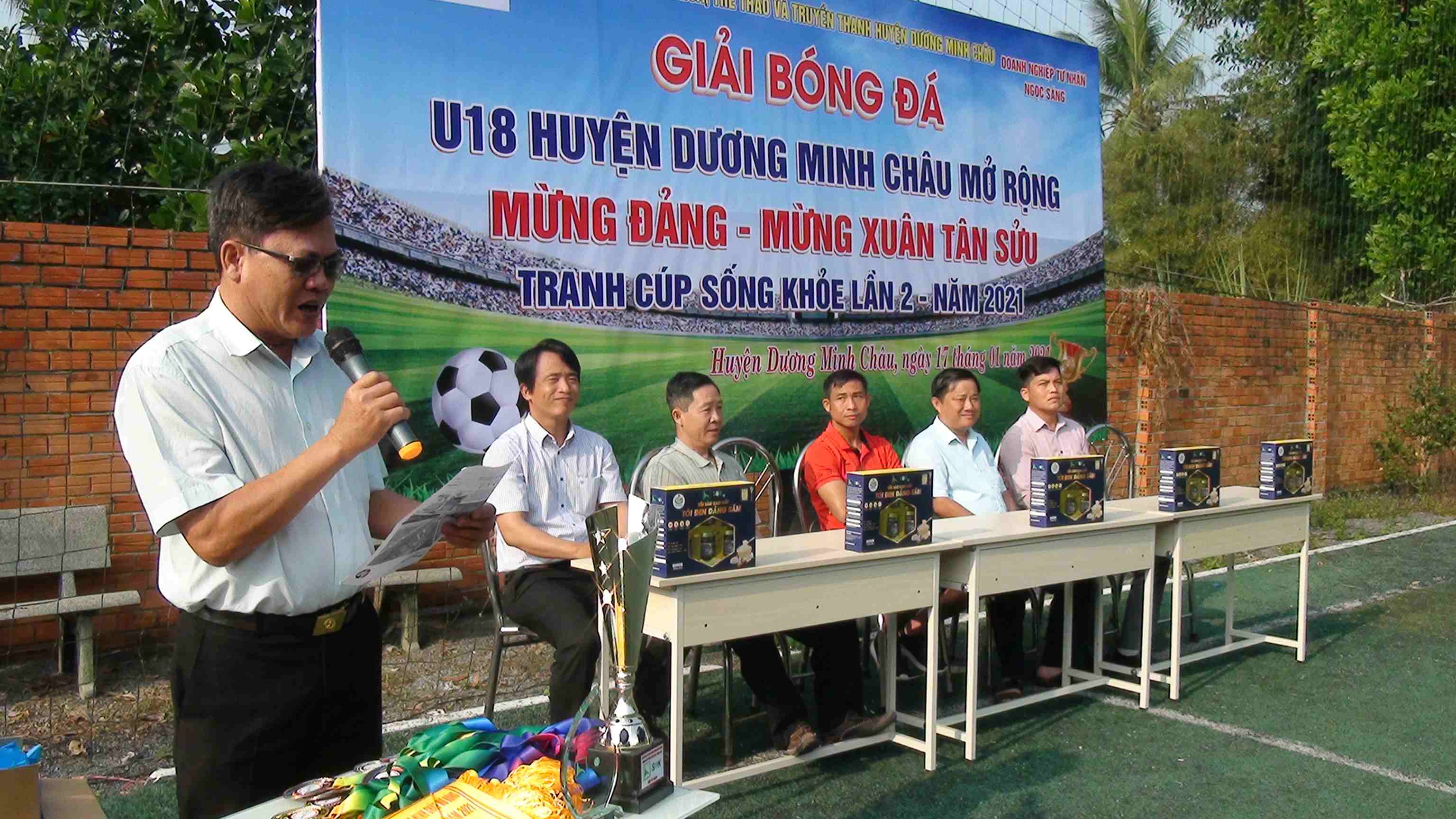 Huyện Dương Minh Châu tổ chức giải bóng đá U18 mở rộng