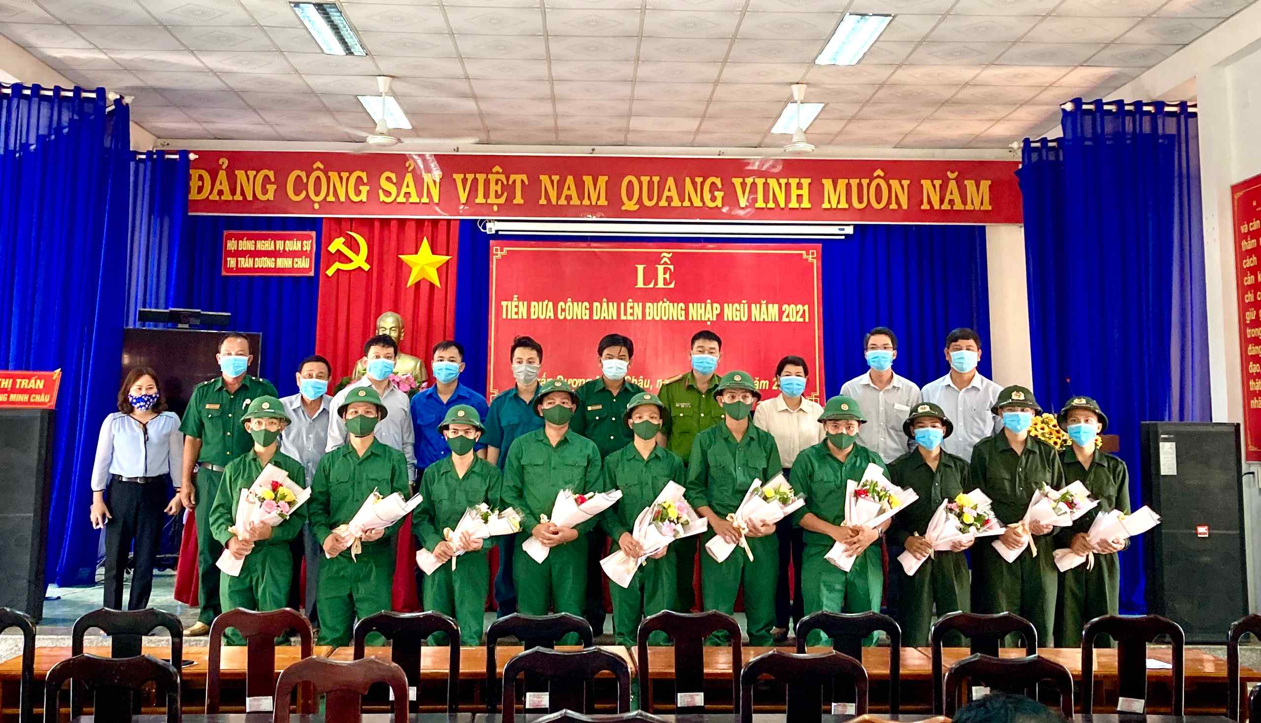 Các xã, thị trấn huyện Dương Minh Châu tiễn quân lên đường nhập ngũ