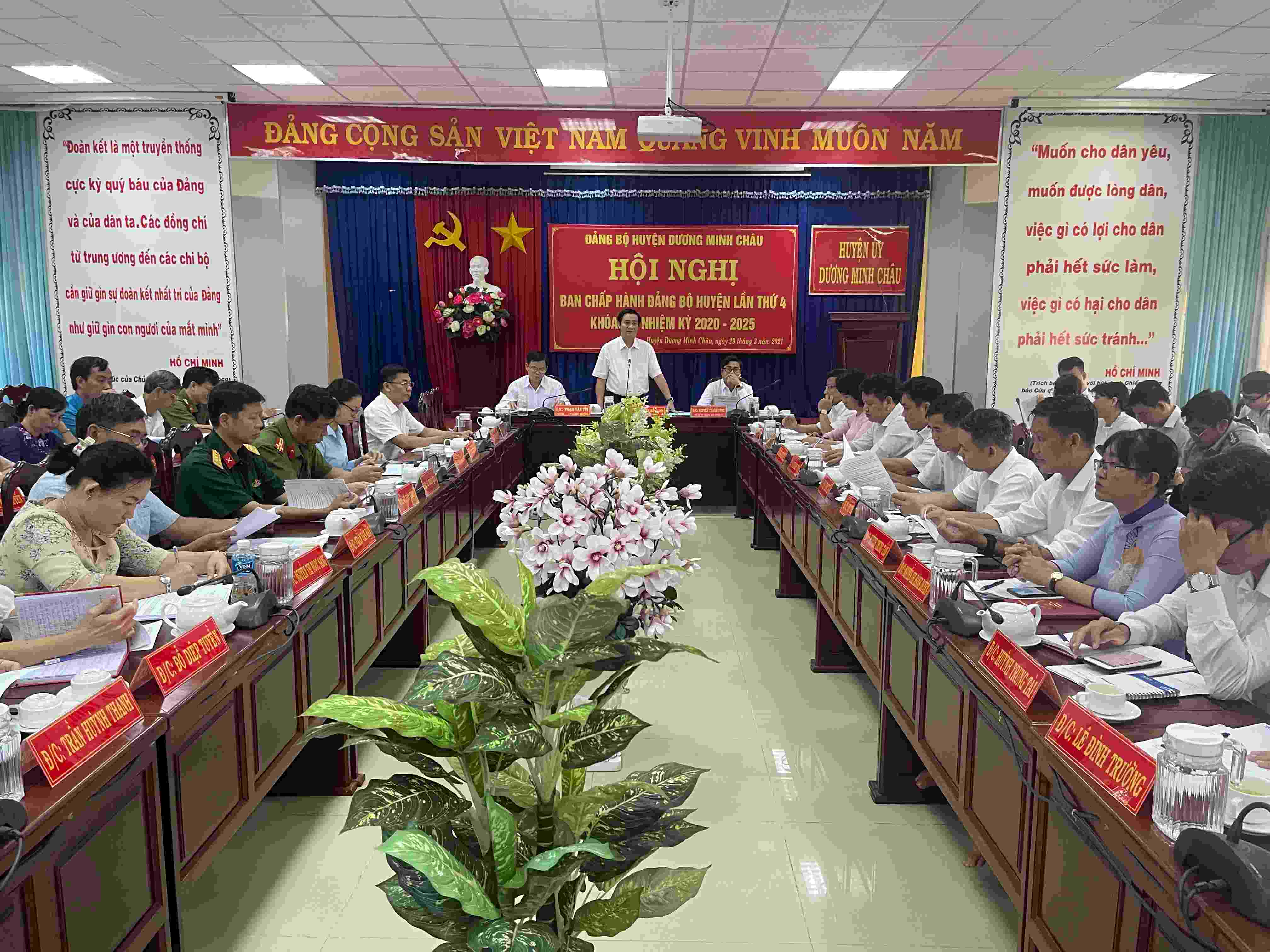 Huyện ủy Dương Minh Châu:  Tổ chức hội nghị Ban Chấp hành Đảng bộ huyện lần thứ 4