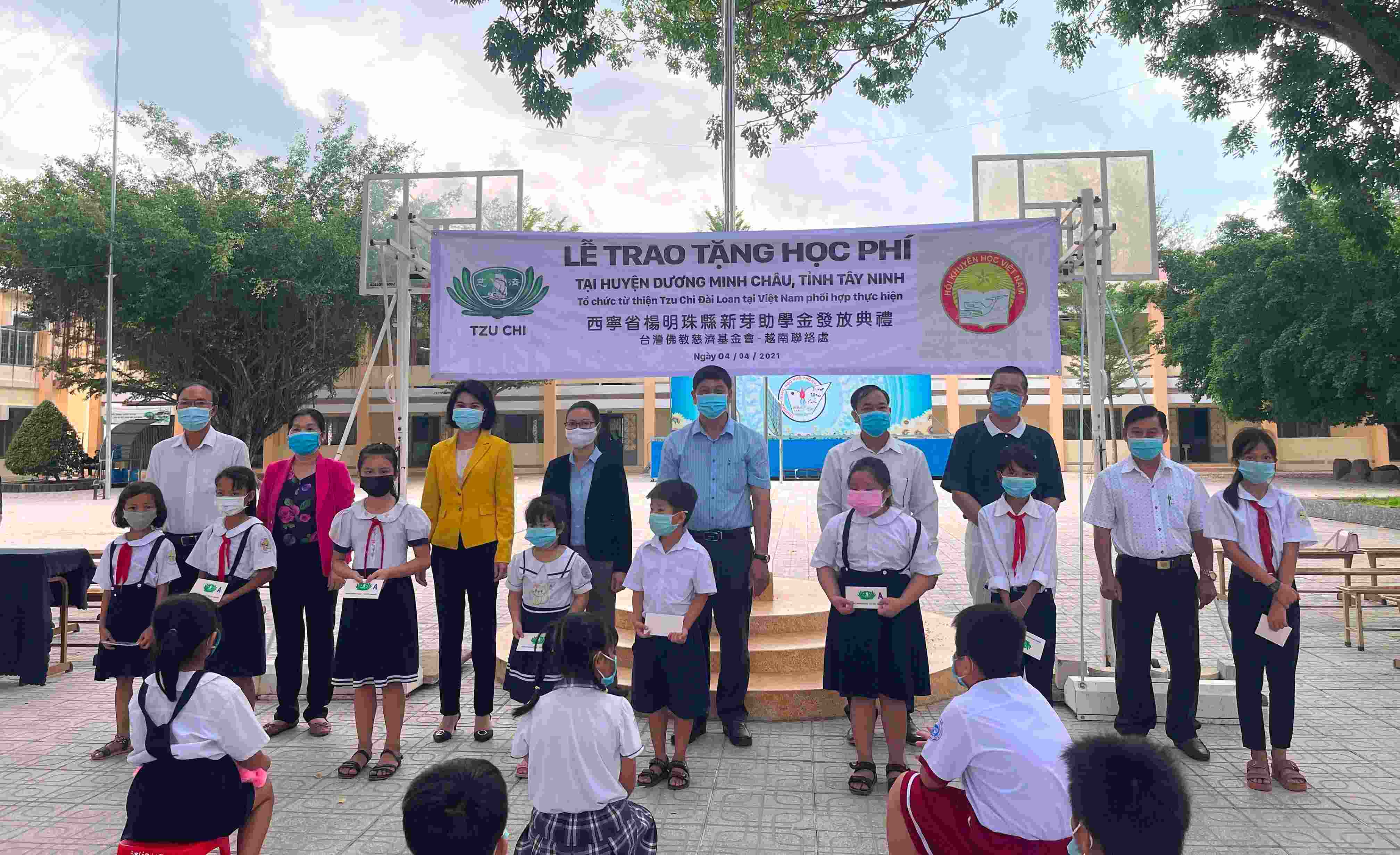 Gần 900 suất học bổng được trao cho học sinh nghèo  ở huyện Dương Minh Châu