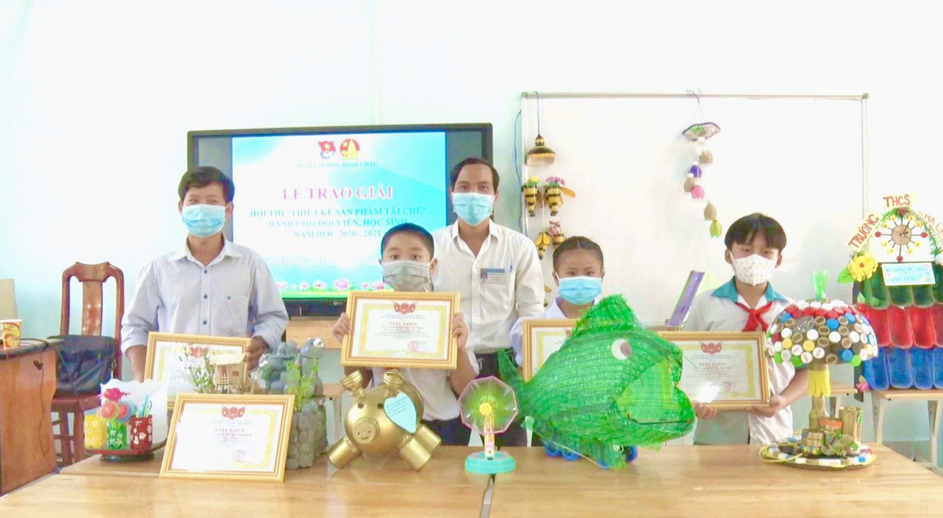 Huyện đoàn Dương Minh Châu tổ chức hội thi “Tin học trẻ” và trao giải  hội thi “Thiết kế sản phẩm tái chế”