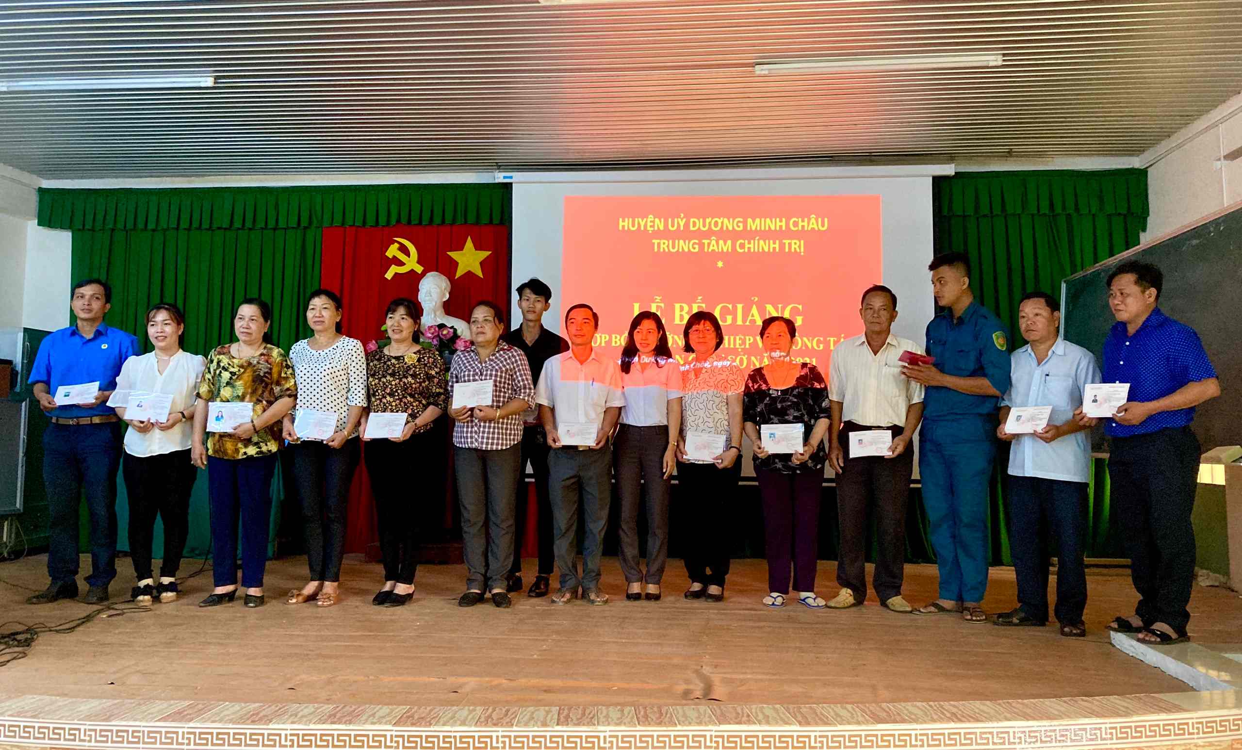 Huyện Dương Minh Châu: Bế giảng lớp bồi dưỡng nghiệp vụ công tác dân vận năm 2021