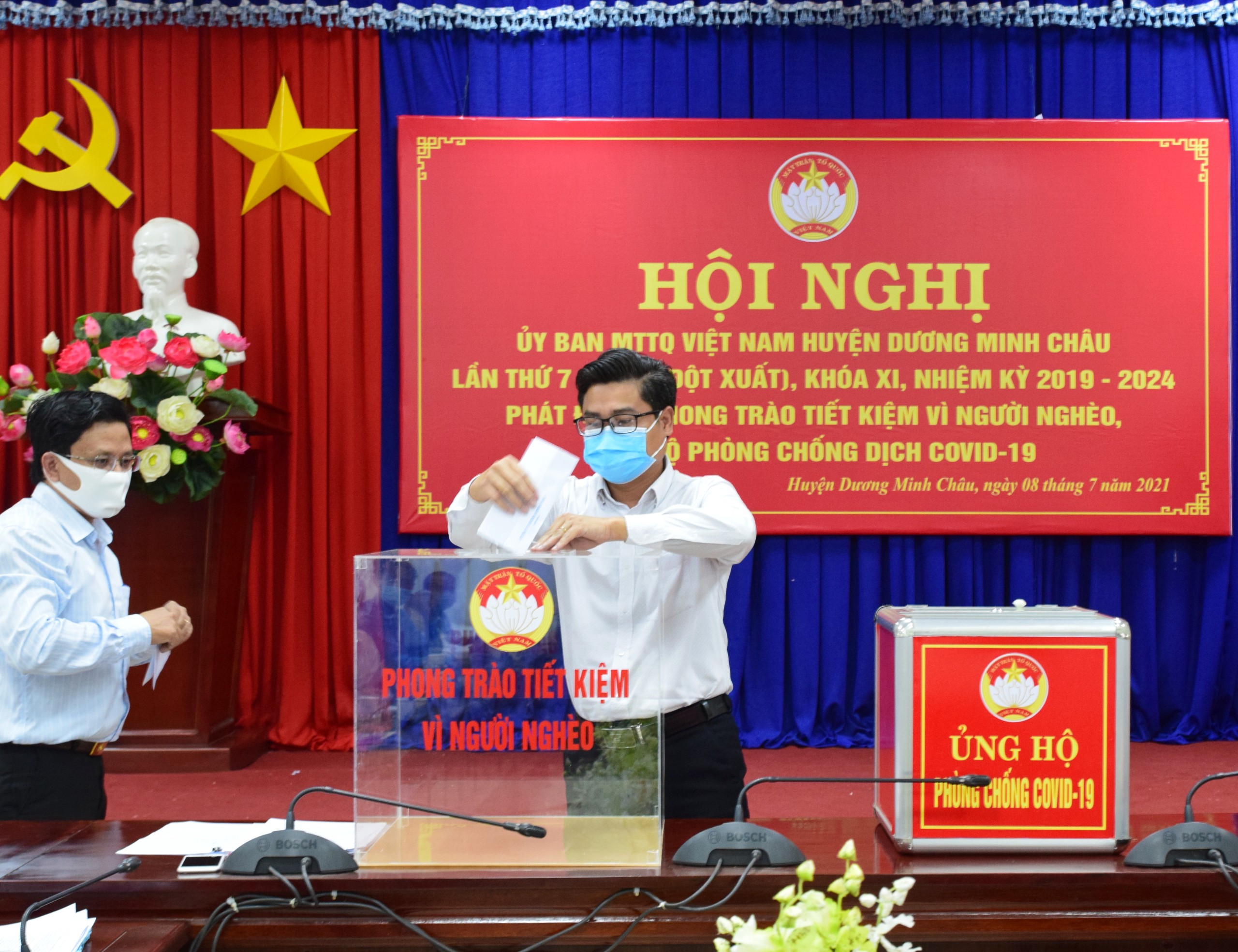 Huyện Dương Minh Châu phát động ủng hộ  phong trào tiết kiệm vì người nghèo và phòng chống dịch Covid-19
