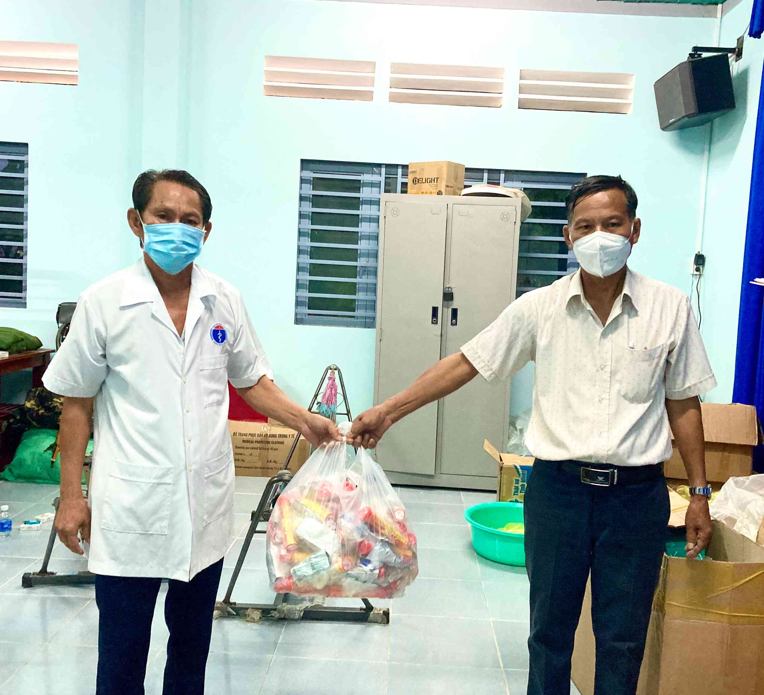 Uỷ ban MTTQ Việt Nam huyện Dương Minh Châu thăm, động viên và trao tặng thuốc tại các khu cách ly trên địa bàn