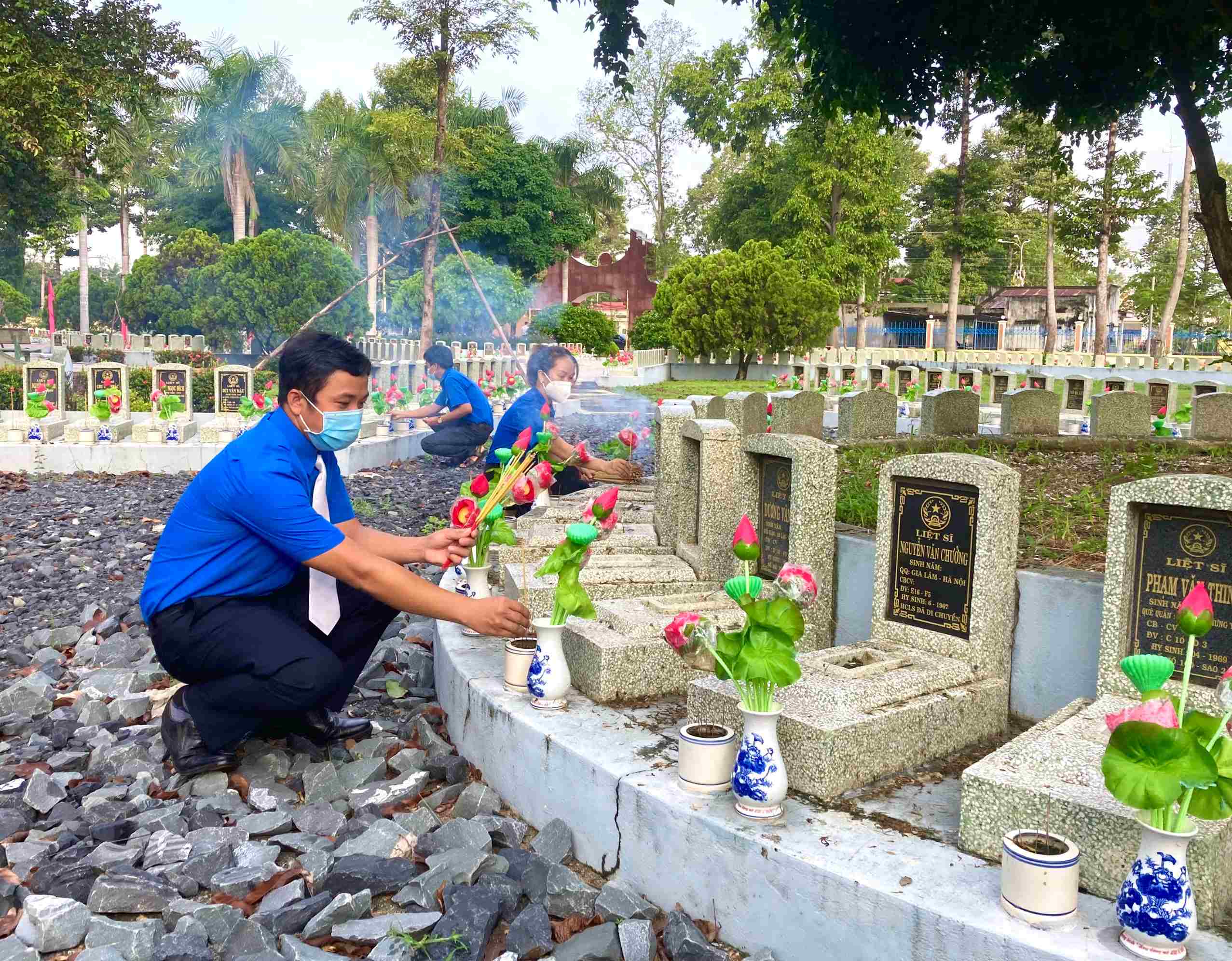 Huyện Dương Minh Châu viếng Nghĩa trang Liệt sĩ nhân Ngày Quốc khánh 2.9