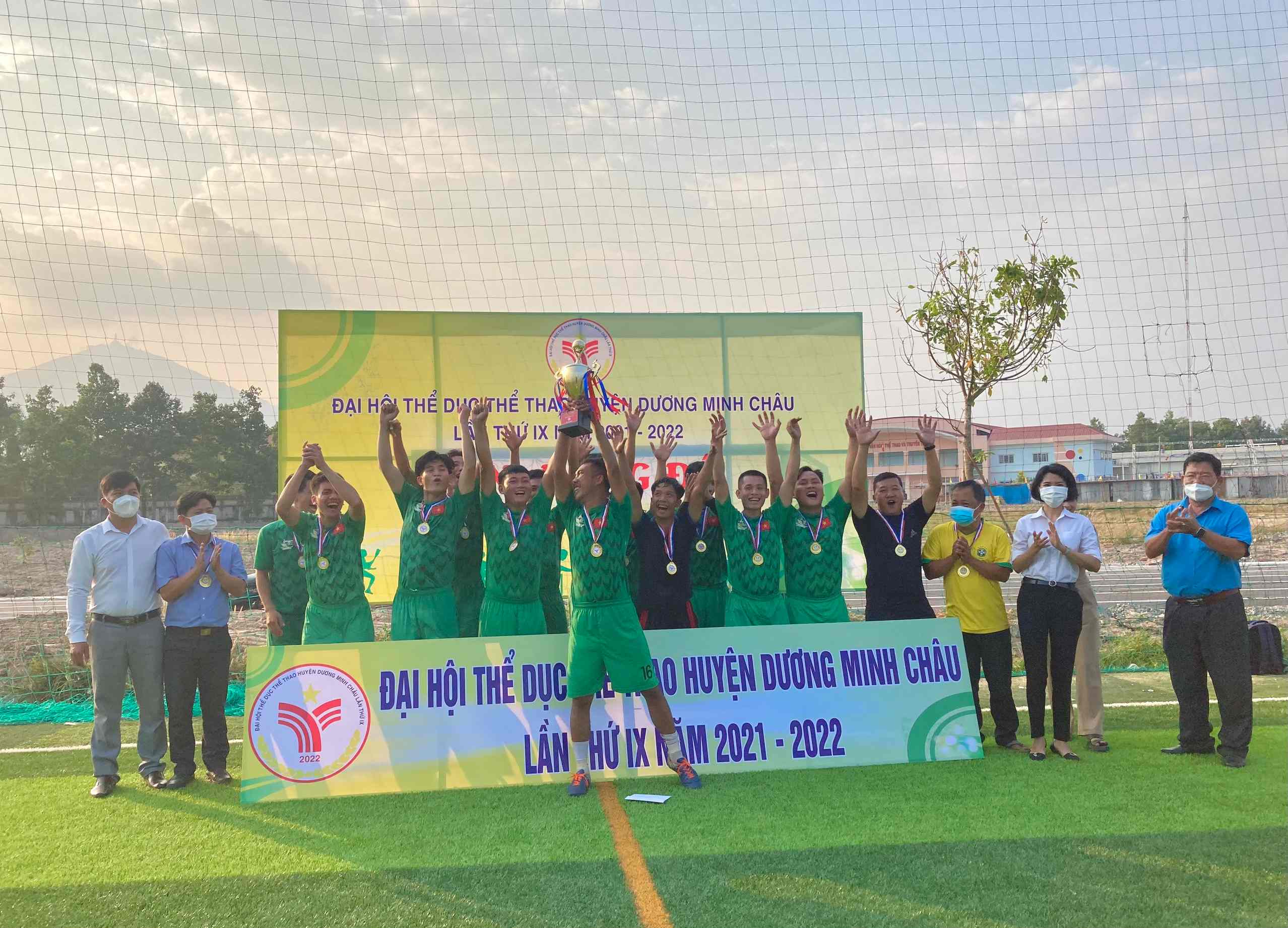 Huyện Dương Minh Châu: Trao giải bóng đá Đại hội Thể dục thể thao huyện lần thứ IX năm 2021-2022