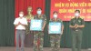 Lãnh đạo huyện Dương Minh Châu thăm, tặng quà quân nhân dự bị tham gia huấn luyện