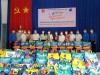 Huyện Dương Minh Châu: tặng 100 phần quà cho hộ gia đình thanh niên khó khăn
