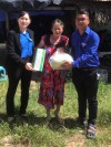 Huyện Dương Minh Châu:  Chi đoàn Liên cơ 1 tặng quà cho học sinh  và gia đình có hoàn cảnh khó khăn