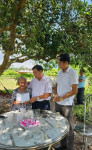 Chủ tịch UBND huyện Dương Minh Châu đến thăm tặng 10 triệu đồng cho gia đình bị Lộc xoáy trên địa bàn ấp Ninh Hoà xã Bàu Năng