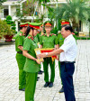 Công an huyện Dương Minh Châu: Khen thưởng trước cờ cho các cá nhân, tập thể có thành tích xuất sắc trong công tác, chiến đấu