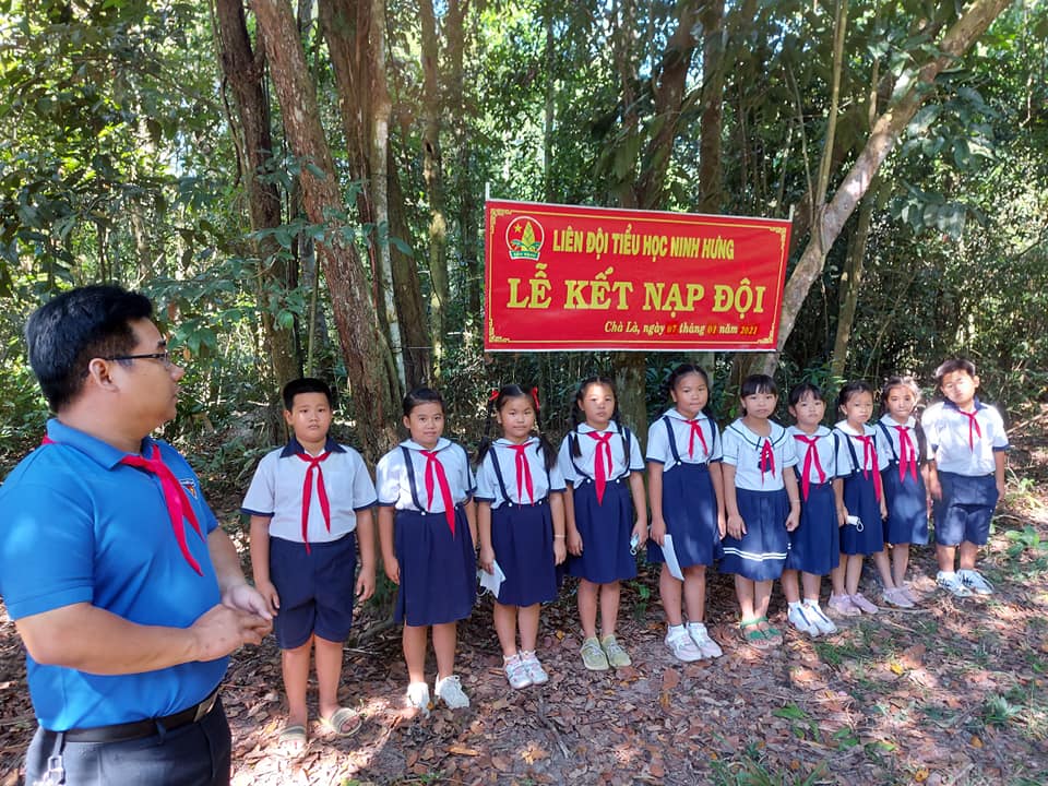Liên đội Trường TH Ninh Hưng tổ chức chuyến về nguồn tại Di tích lịch sử Căn cứ Láng-Chà Là.