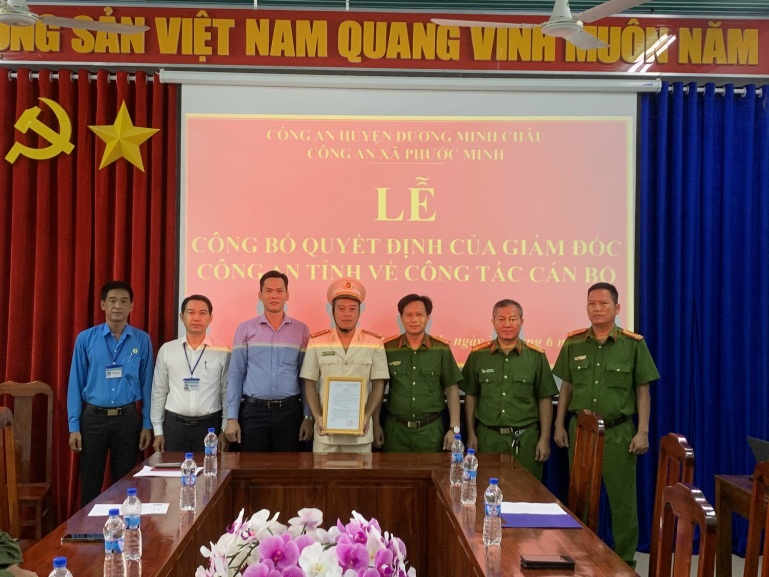 Công an huyện Dương Minh Châu công bố quyết định điều động cán bộ  Phó trưởng công an xã Phước Minh