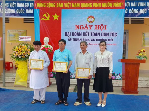 Xã Truông Mít, huyện Dương Minh Châu tổ chức “Ngày hội Đại đoàn kết toàn dân tộc” ở 5 Khu dân cư ấp nhân kỷ niệm 94 năm Ngày truyền thống Mặt trận Tổ quốc Việt Nam (18/11/1930 - 18/11/2024).