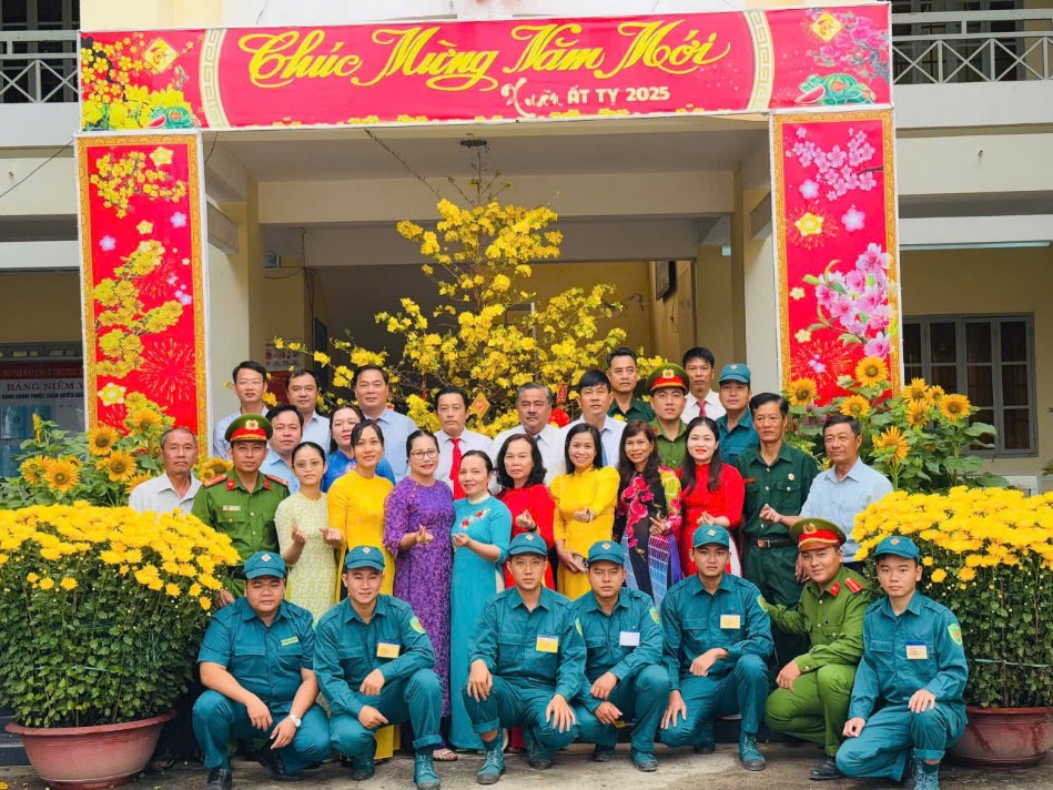 TỔ CHỨC BỘ MÁY UBND XÃ SUỐI ĐÁ